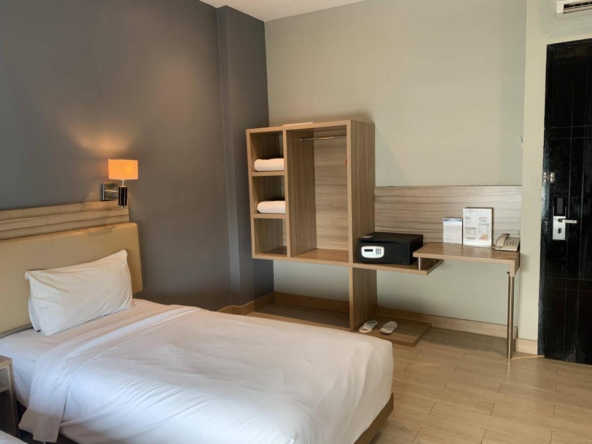 Hotel U Mangga Besar Redpartner
