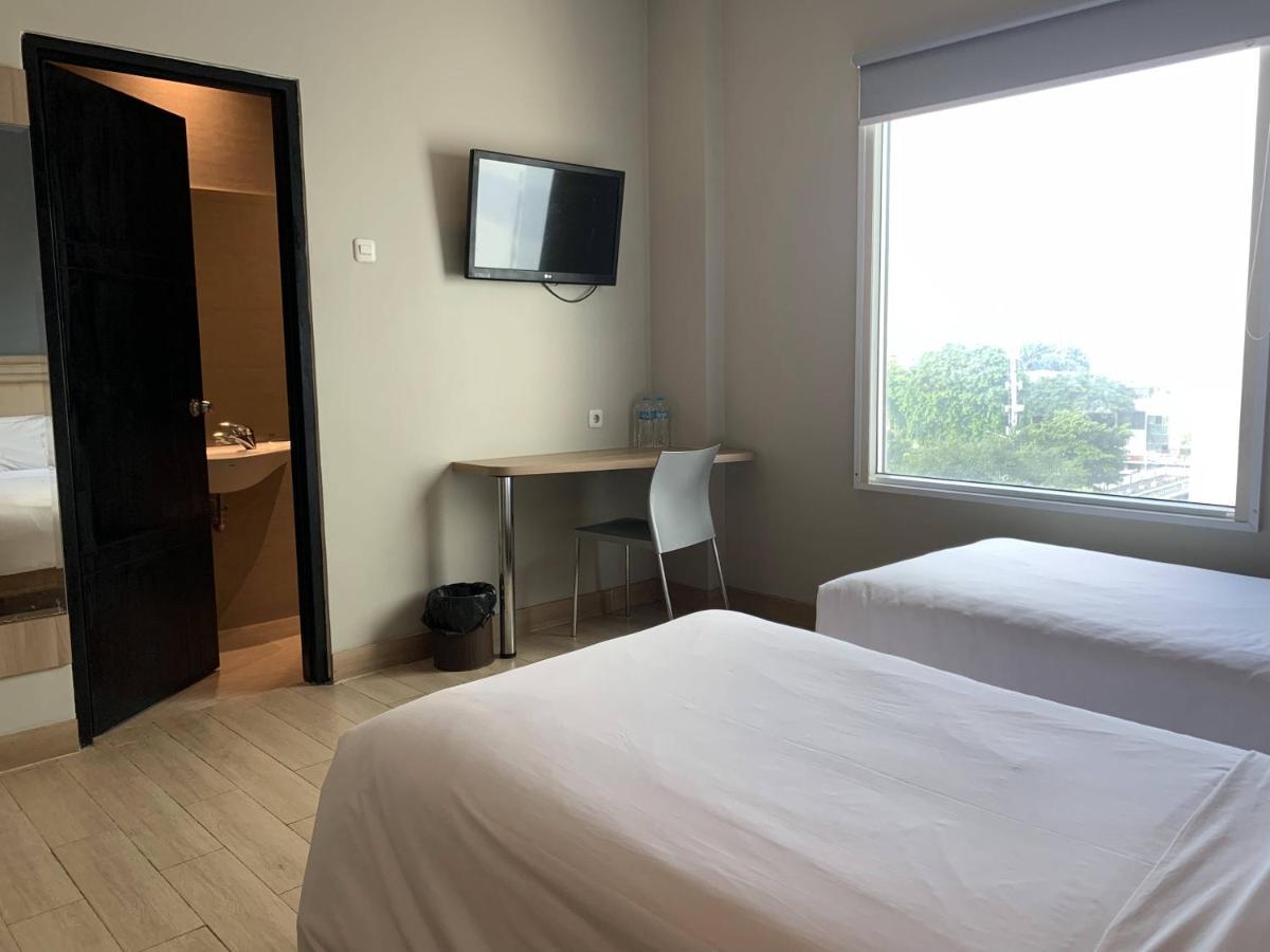 Hotel U Mangga Besar Redpartner