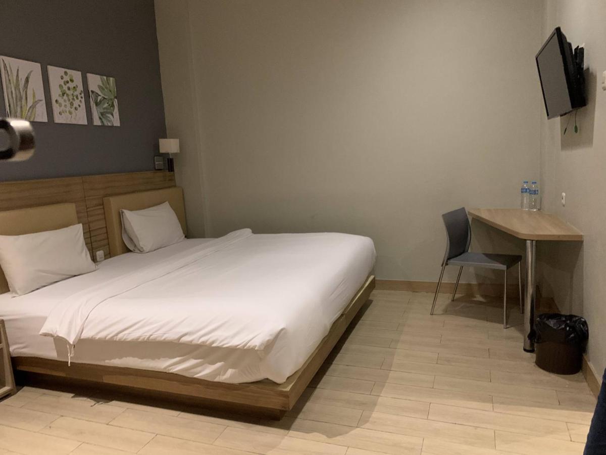 Hotel U Mangga Besar Redpartner *