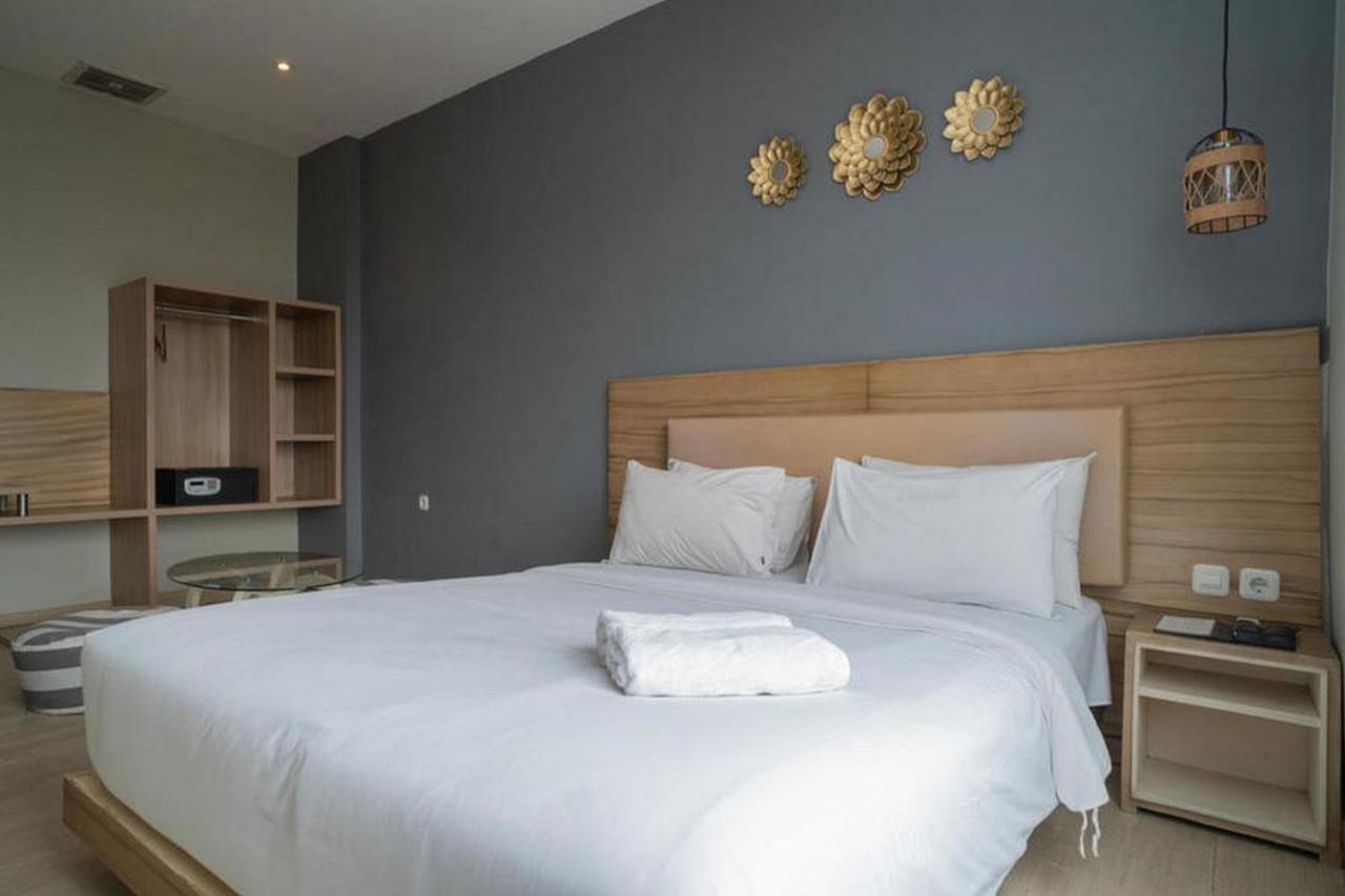 U Mangga Besar Redpartner Hotel Jakarta
